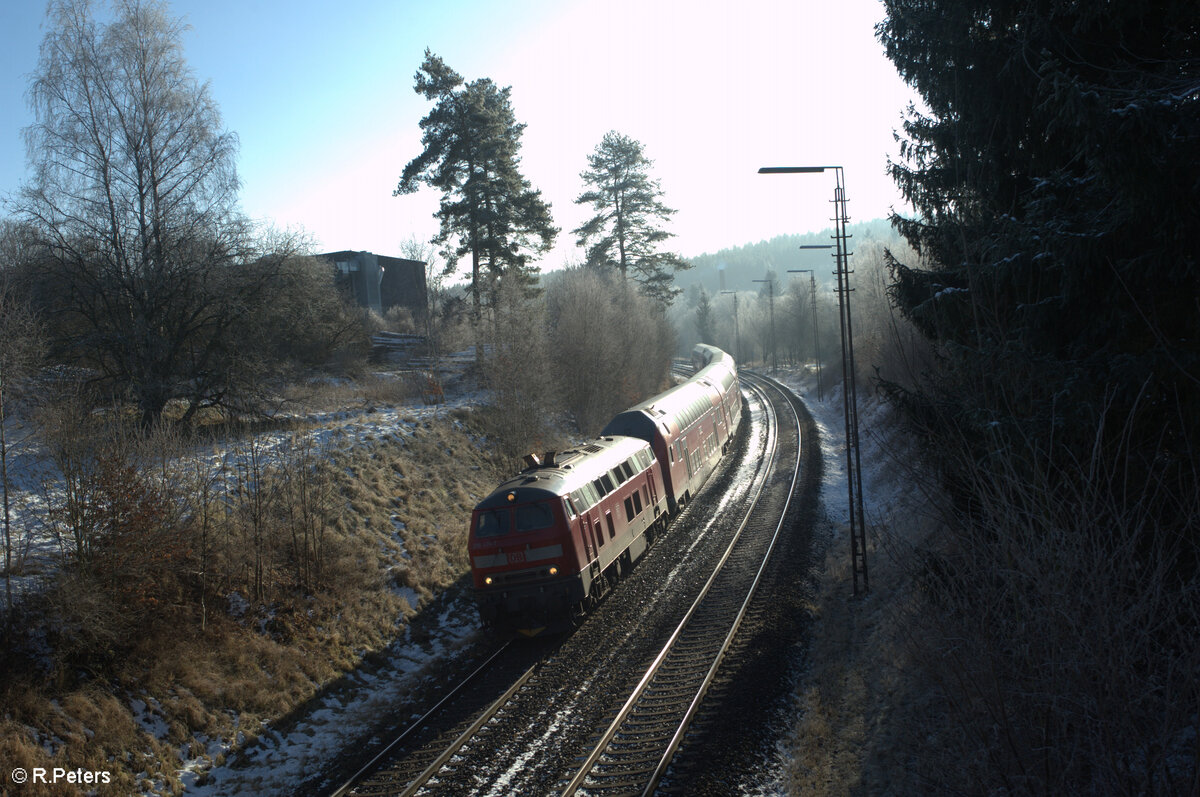 218 411 zieht den RE2 RE4854 München - Hof durch Röslau. 29.12.24