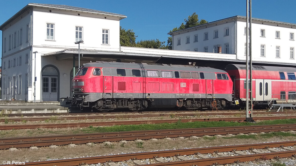 218 422-4 wartet in Simbach am Inn mit ihrem RE auf Abfahrt. 07.10.23