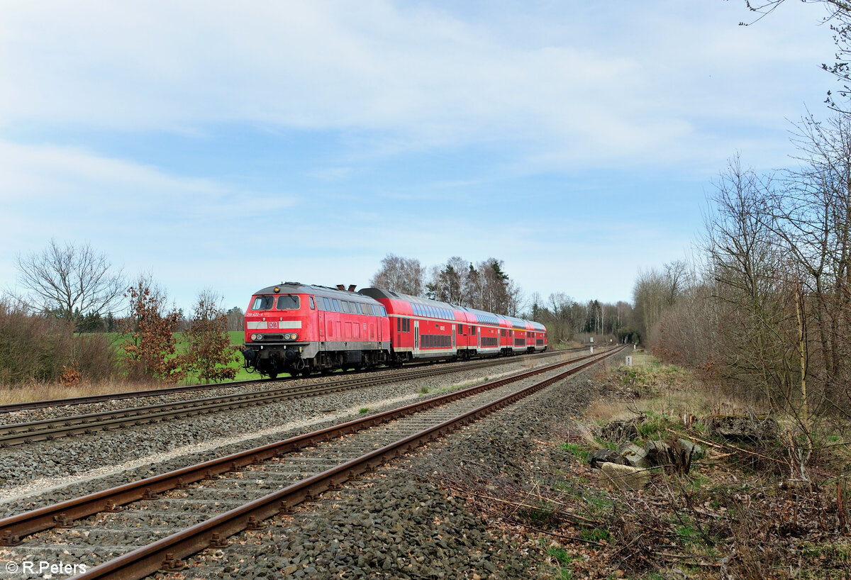 218 422 als RE2 4861 Hof - München bei Schönfeld kurz vor Wiesau. 26.03.24