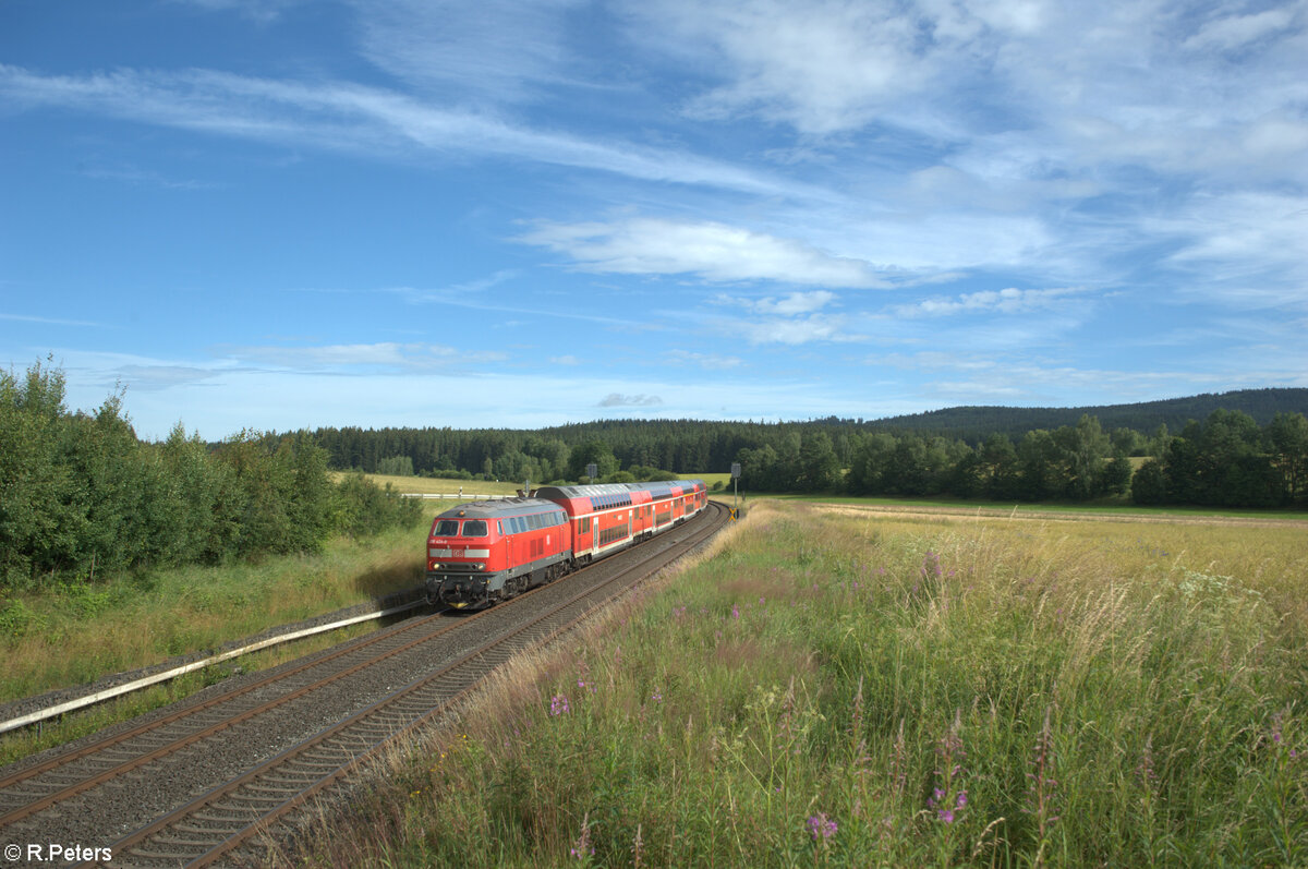 218 424-0 zieht bei Growendern den RE2 RE4859 Hof - Mnchen. 07.07.24