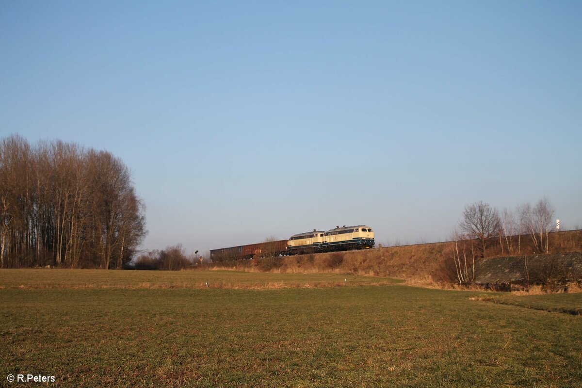 218 466 + 218 489 und 4 Eas auf dem Weg nach Passau sdlich von Wiesau/Oberpfalz. 01.03.23