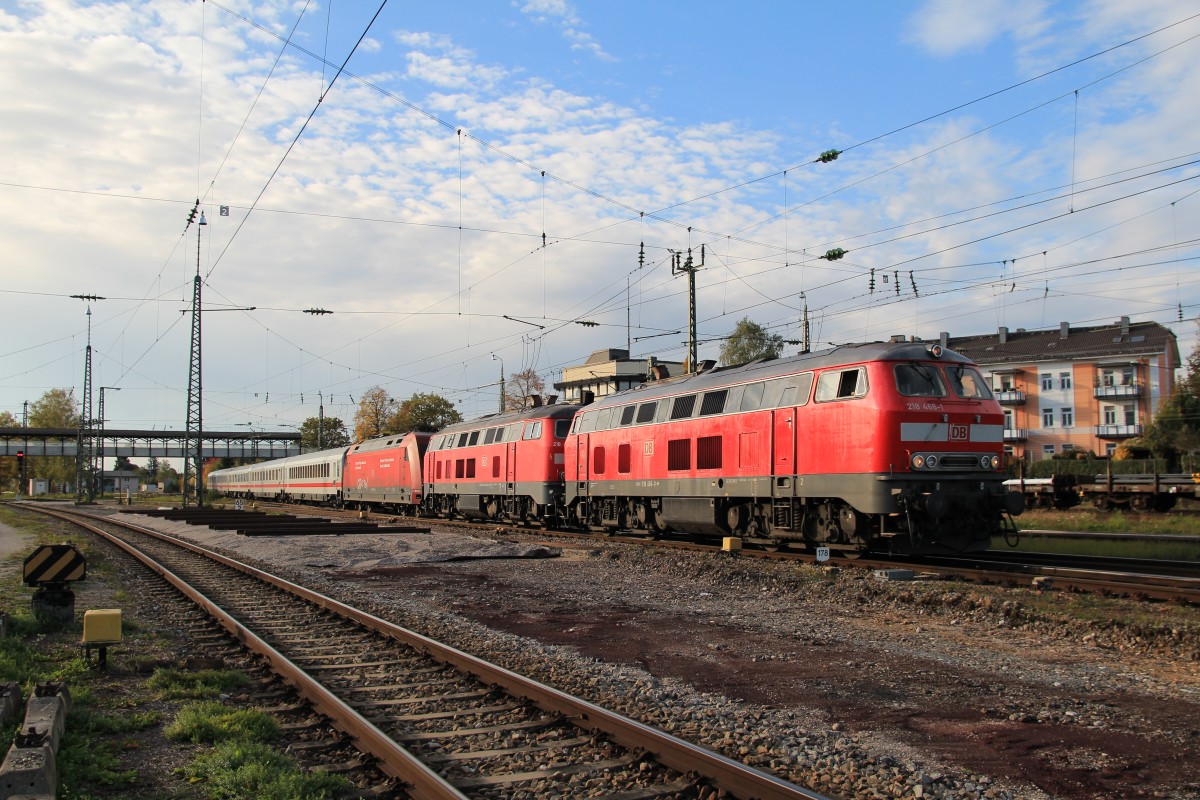 218 466-1, 218 xxx und 101 xxx am 20. Oktober 2013 in Freilassing.