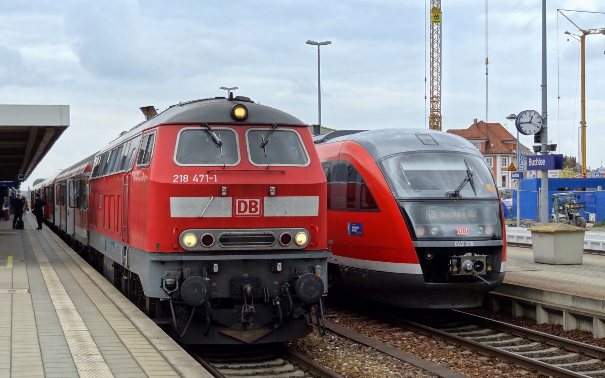 218-471 und 642-216 begegnen sich in Buchloe.
Aufgenommen im September 2014.