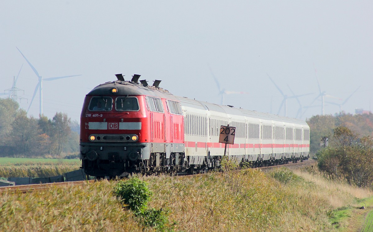 218 491-9(REV/HB X/11.11.16) und 218 830-8(REV/HB X/03.03.15) mit IC 2072 nach Westerland. 10.10.18