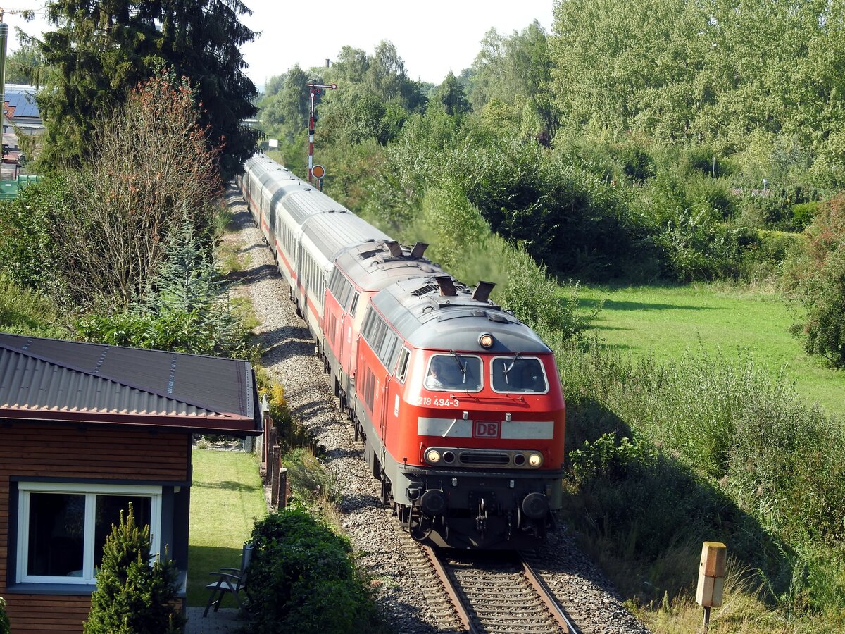 218 494-3 und einer weiteren 218 mit IC 2013 in Senden am 22.08.2015.
