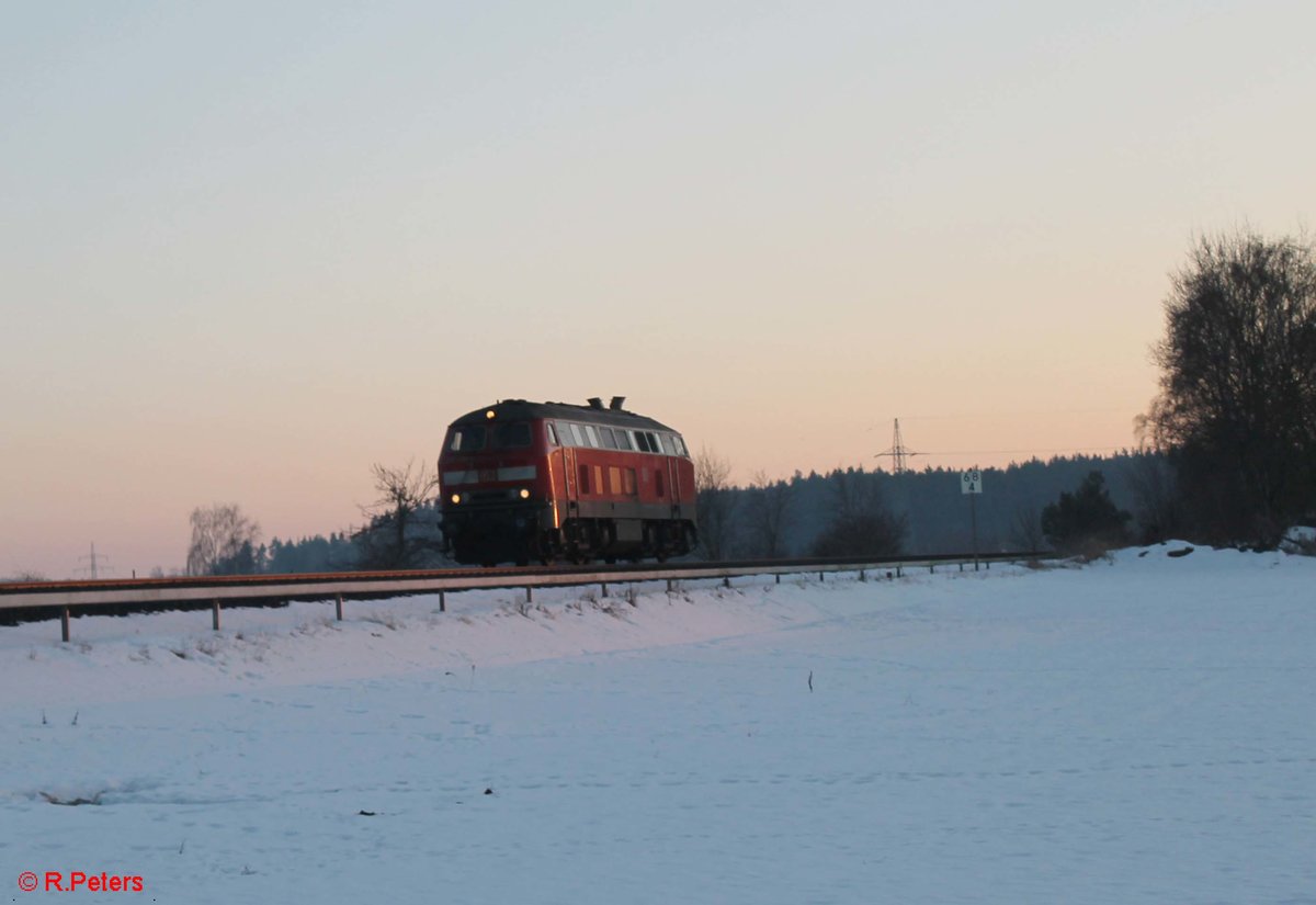 218 498-4 auf dem Weg als Tfzf 72391 Mühldorf (Obb) nach Chemnitz bei Marktleuthen. 15.02.17