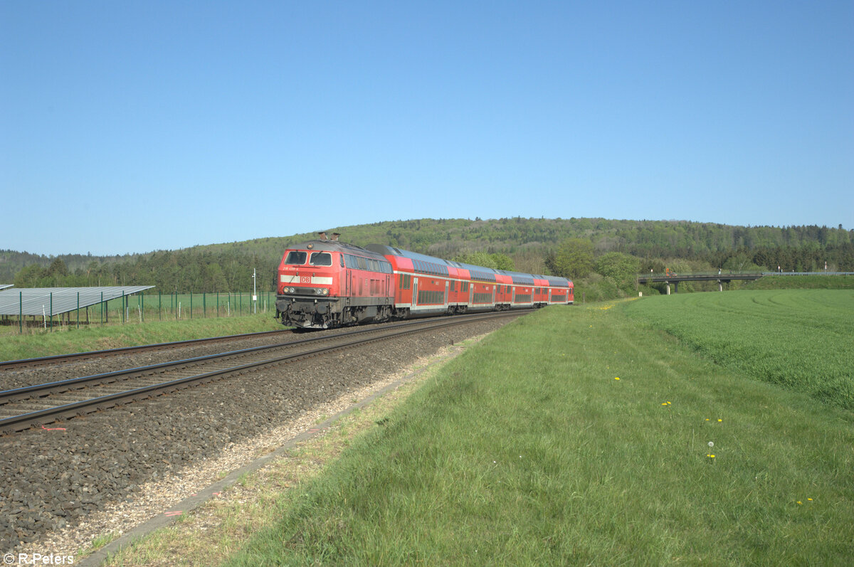 218 498-4 mit dem RE2 RE4859 Hof - München bei Oberteich. 01.04.24