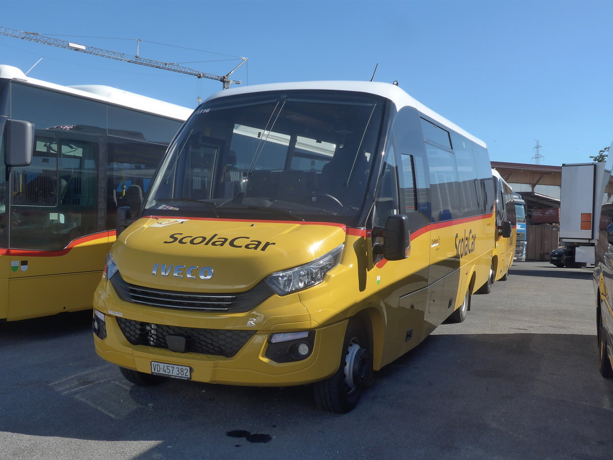 (218'405) - CarPostal Ouest - VD 457'382 - Iveco/Rosero am 4. Juli 2020 in Kerzers, Interbus