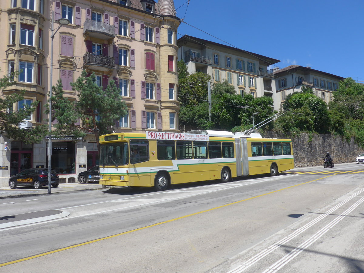 (218'549) - transN, La Chaux-de-Fonds - Nr. 102 - NAW/Hess Gelenktrolleybus (ex TN Neuchtel Nr. 102) am 6. Juli 2020 beim Bahnhof Neuchtel