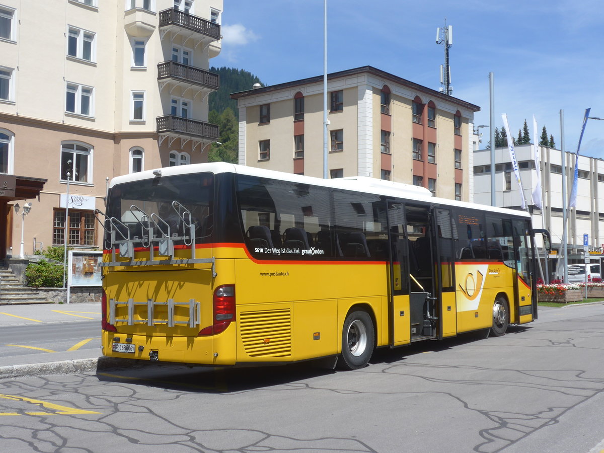 (218'916) - PostAuto Graubnden - GR 168'606 - Setra am 20. Juli 2020 beim Bahnhof Davos Dorf