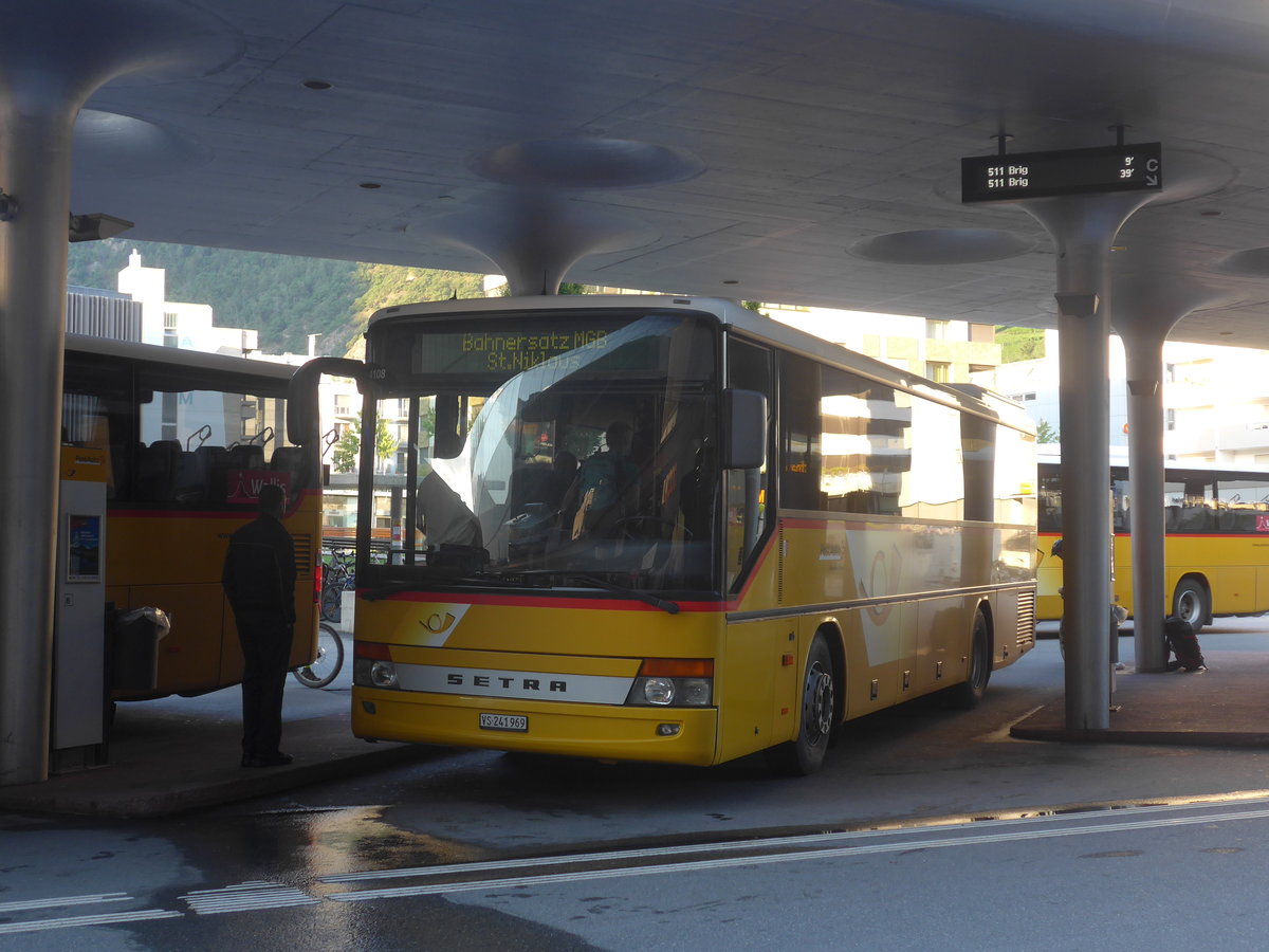 (218'944) - PostAuto Wallis - VS 241'969 - Setra (ex Zerzuben Visp-Eyholz Nr. 62; ex PostAuto Wallis) am 25. Juli 2020 beim Bahnhof Visp