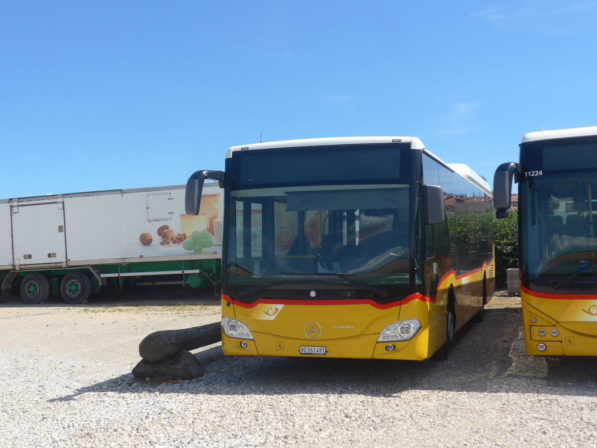 (219'030) - CarPostal Ouest - VD 261'491 - Mercedes am 25. Juli 2020 in Thierrens, Feuerwehr