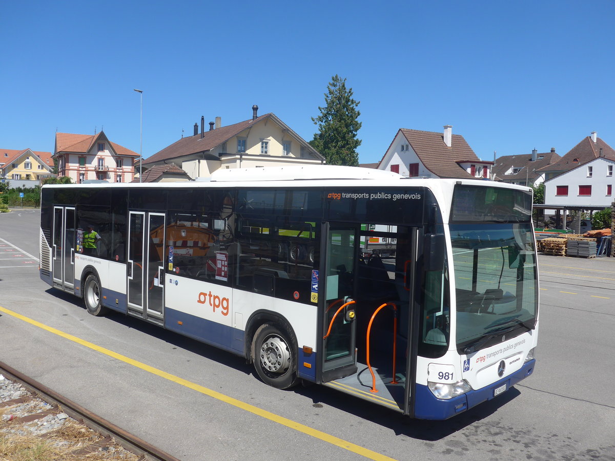 (219'244) - Genve-Tours, Genve - Nr. 981/GE 960'802 - Mercedes am 27. Juli 2020 beim Bahnhof Kerzers