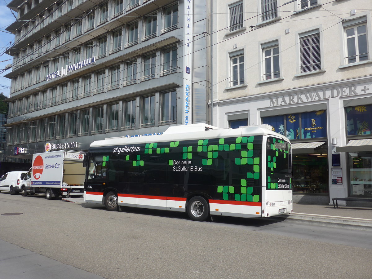 (221'243) - St. Gallerbus, St. Gallen - Nr. 220/SG 198'220 - Solaris am 24. September 2020 beim Bahnhof St. Gallen