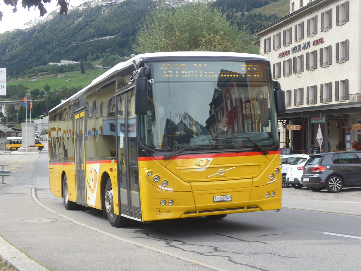 (221'512) - Marchetti, Airolo - TI 190'949 - Volvo am 26. September 2020 beim Bahnhof Airolo