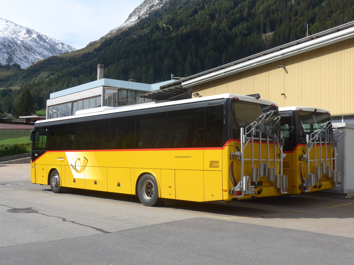 (221'516) - PostAuto Bern - BE 487'695 - Iveco am 26. September 2020 in Airolo, Garage Marchetti