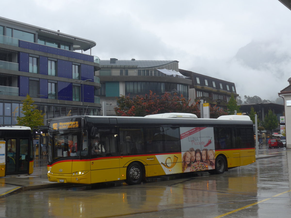 (221'691) - PostAuto Bern - BE 836'434 - Solaris (ex Nr. 581) am 10. Oktober 2020 beim Bahnhof Interlaken West