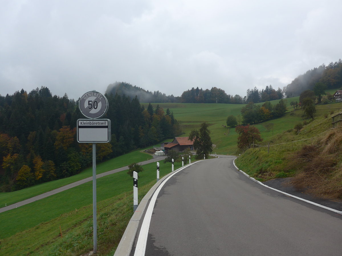 (221'837) - Dorfausgang am 12. Oktober 2020 von Gh�ch