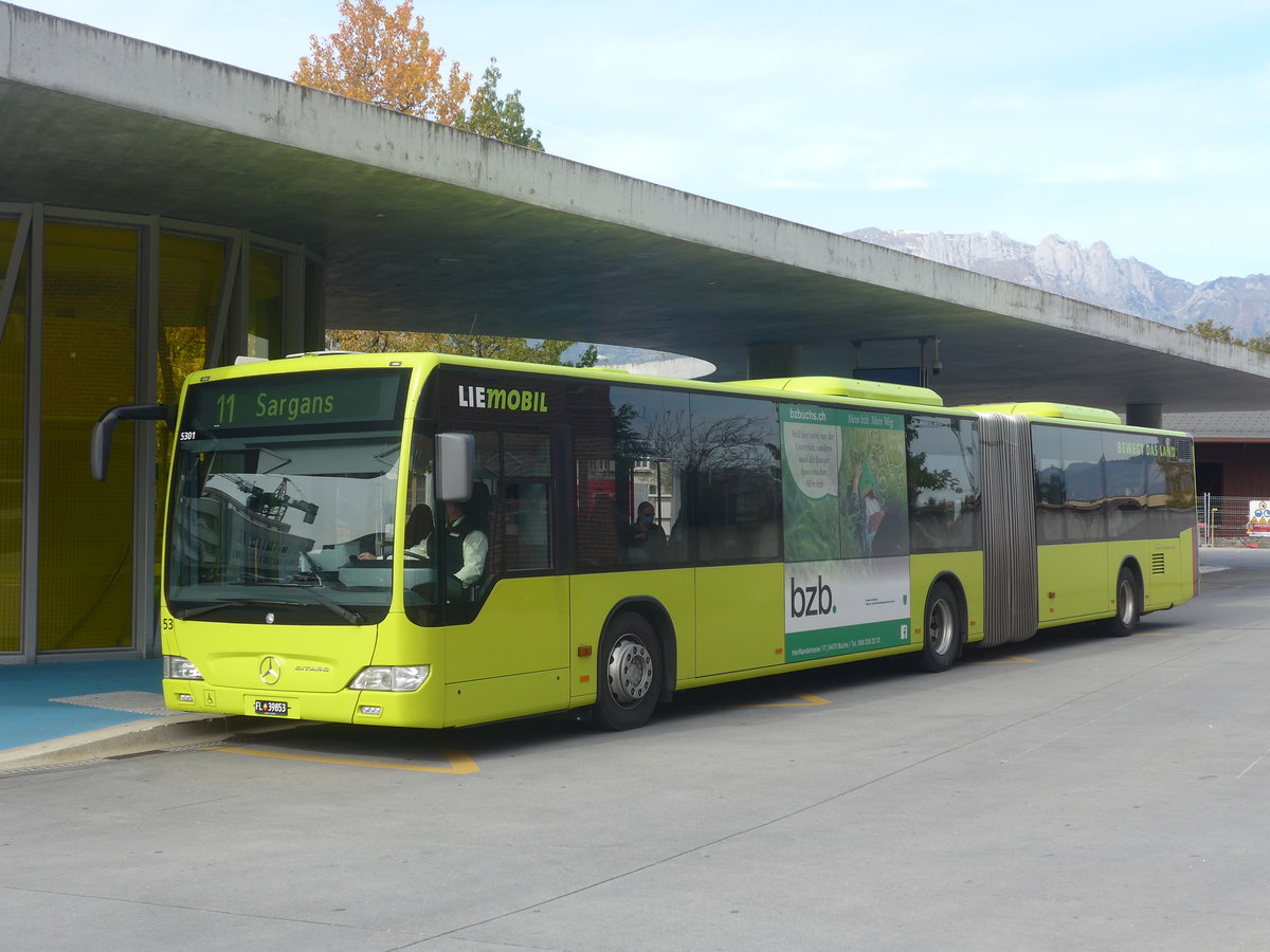 (222'402) - PLA Vaduz - Nr. 53/FL 39'853 - Mercedes am 22. Oktober 2020 beim Bahnhof Schaan