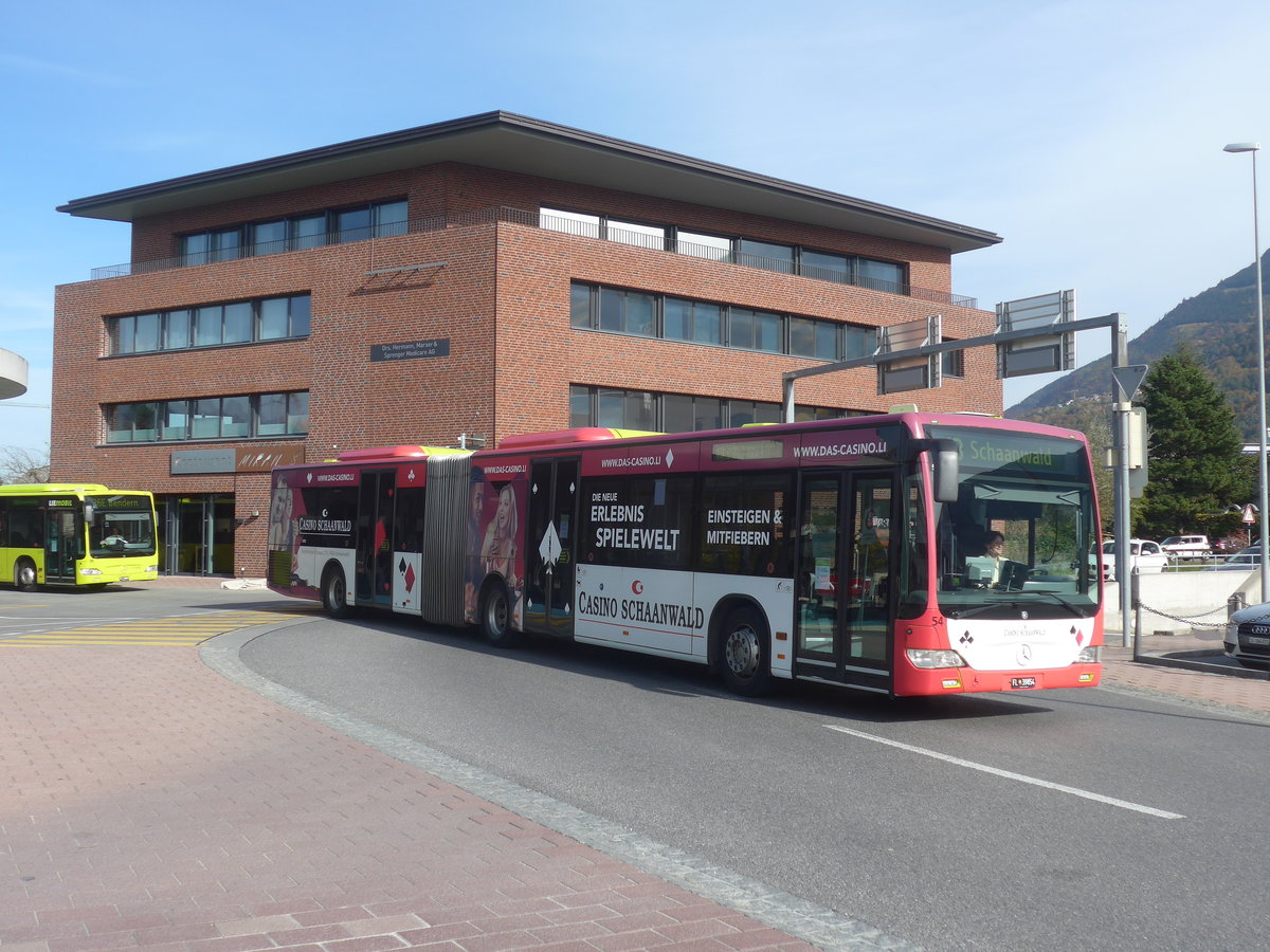 (222'411) - PLA Vaduz - Nr. 54/FL 39'854 - Mercedes am 22. Oktober 2020 beim Bahnhof Schaan