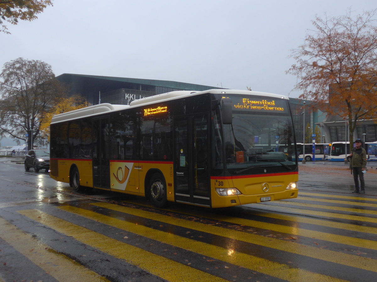 (222'477) - Bucheli, Kriens - Nr. 30/LU 15'587 - Mercedes am 23. Oktober 2020 beim Bahnhof Luzern