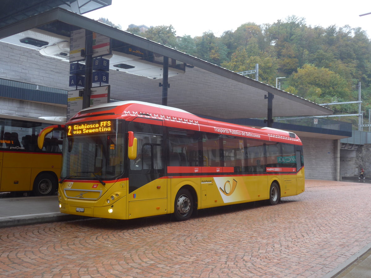 (222'514) - Chiesa, Riazzino - Nr. CB3/TI 264'793 - Volvo am 23. Oktober 2020 beim Bahnhof Bellinzona