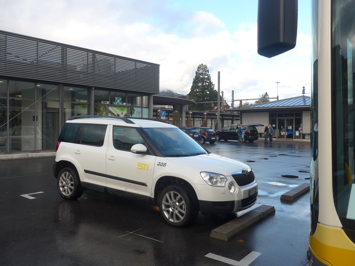 (222'575) - STI - Nr. 308/BE 57'461 - Skoda am 24. Oktober 2020 beim Bahnhof Spiez