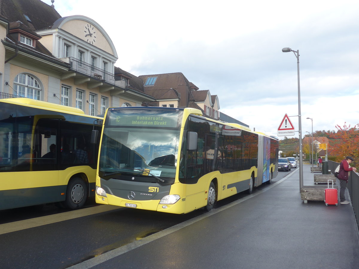 (222'593) - STI Thun - Nr. 166/BE 752'166 - Mercedes am 24. Oktober 2020 beim Bahnhof Spiez