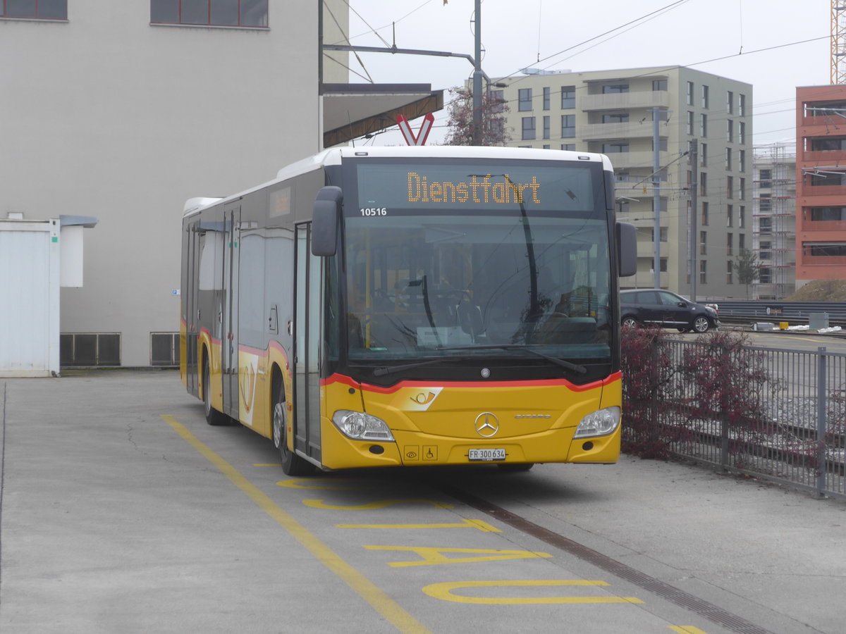 (222'881) - Wieland, Murten - Nr. 92/FR 300'634 - Mercedes am 29. November 2020 beim Bahnhof Ddingen