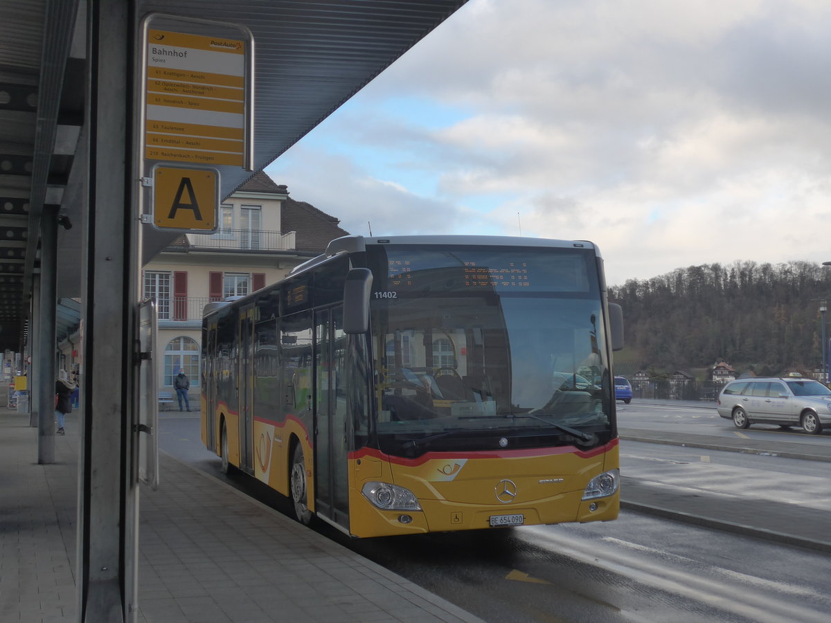 (222'964) - PostAuto Bern - BE 654'090 - Mercedes am 7. Dezember 2020 beim Bahnhof Spiez