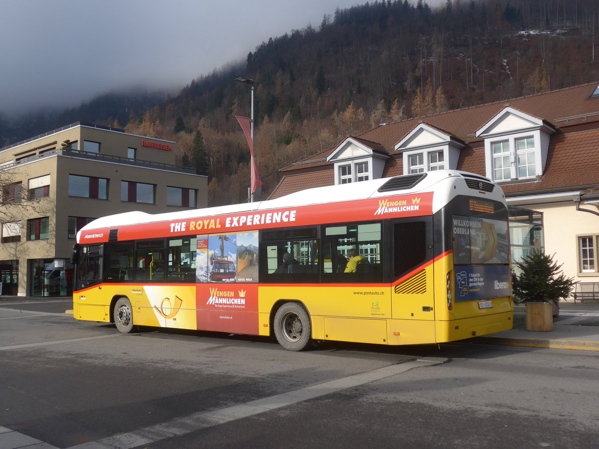 (222'974) - PostAuto Bern - BE 610'541 - Volvo am 8. Dezember 2020 beim Bahnhof Interlaken Ost