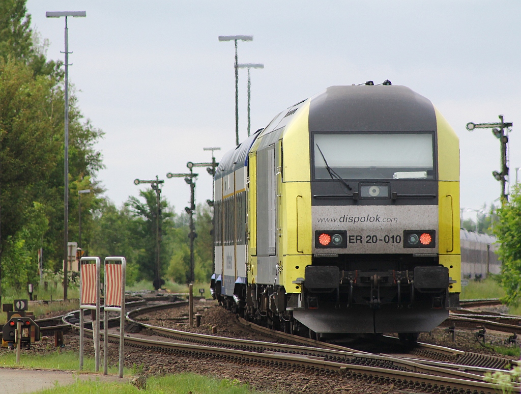 223 010-0/ER 20-010 schiebt seine NOB in Bhf Niebüll. 08.06.2013