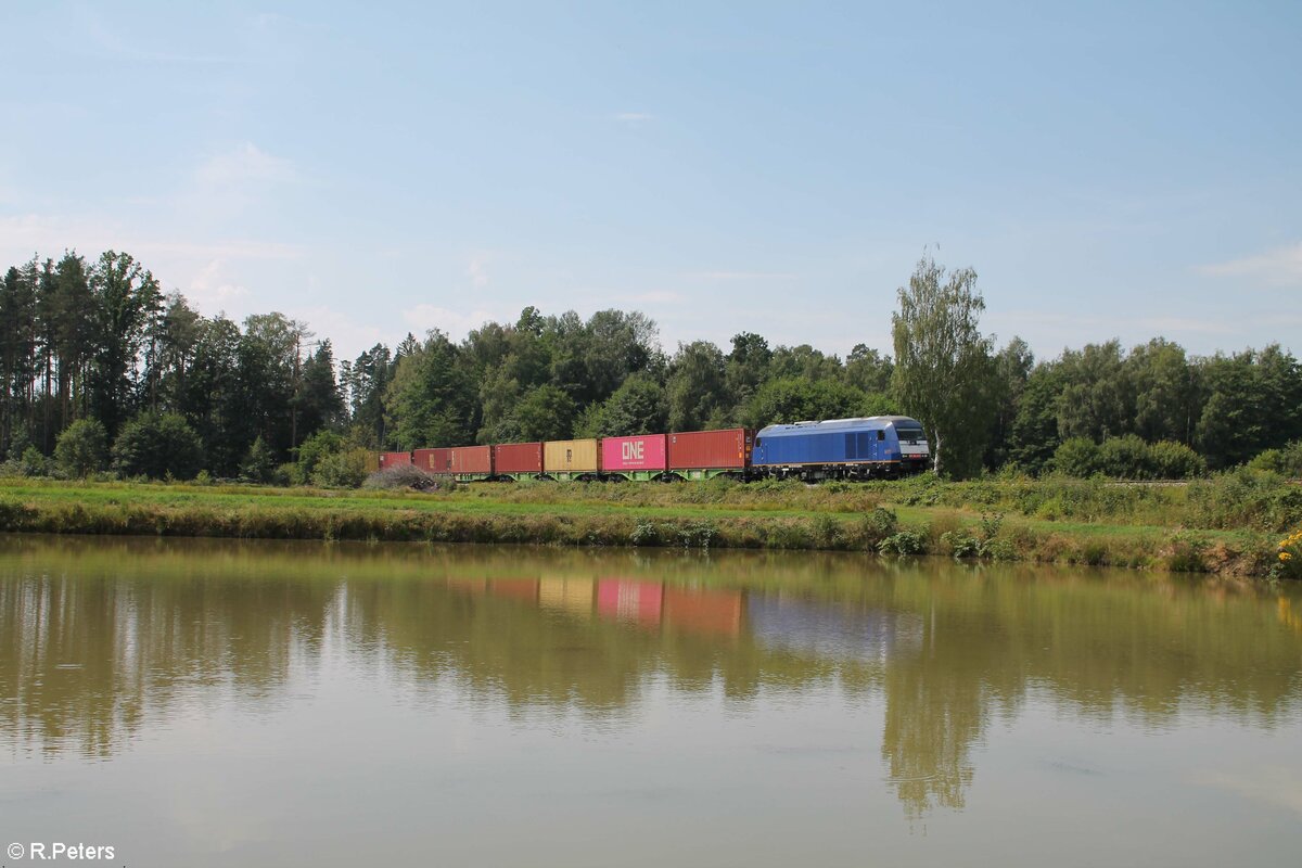 223 010 mit dem Wiesauer Containerzug kurz vorm Ziel. 13.08.21