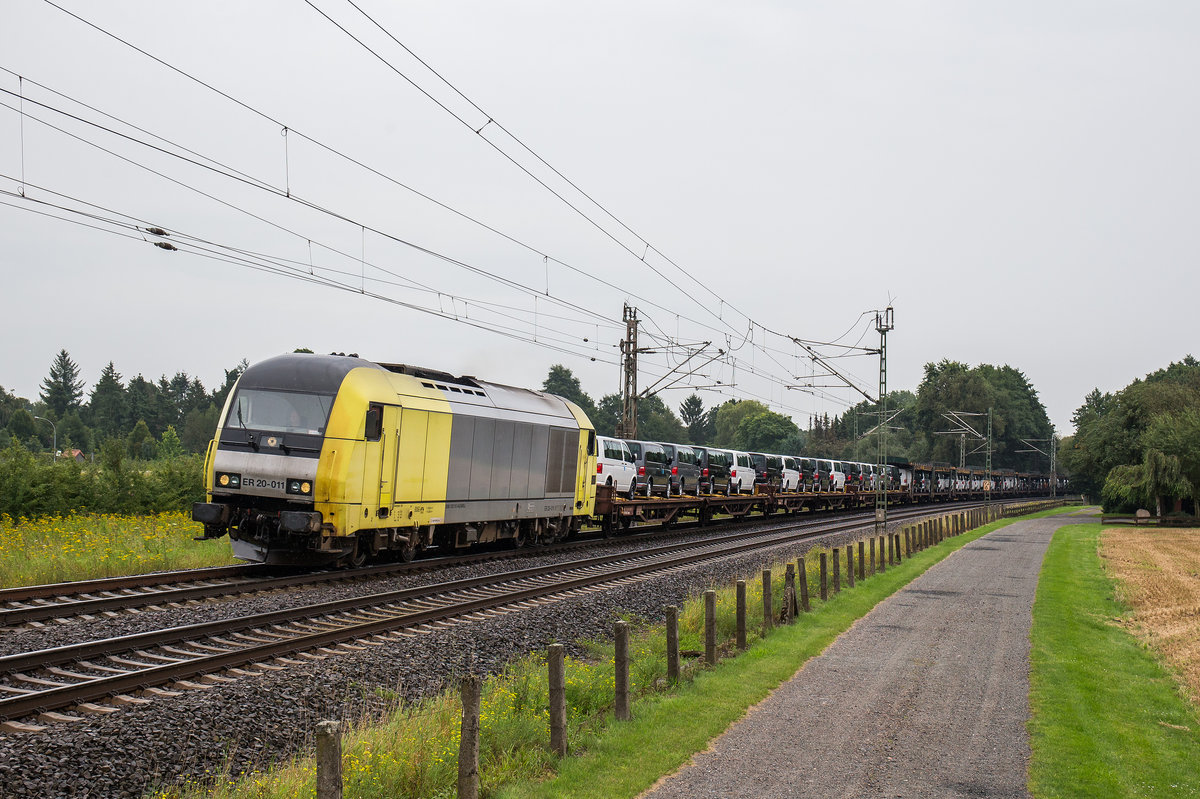 223 011 erwischten wir mit einem Autozug am 17. August 2017 bei Langwedel.