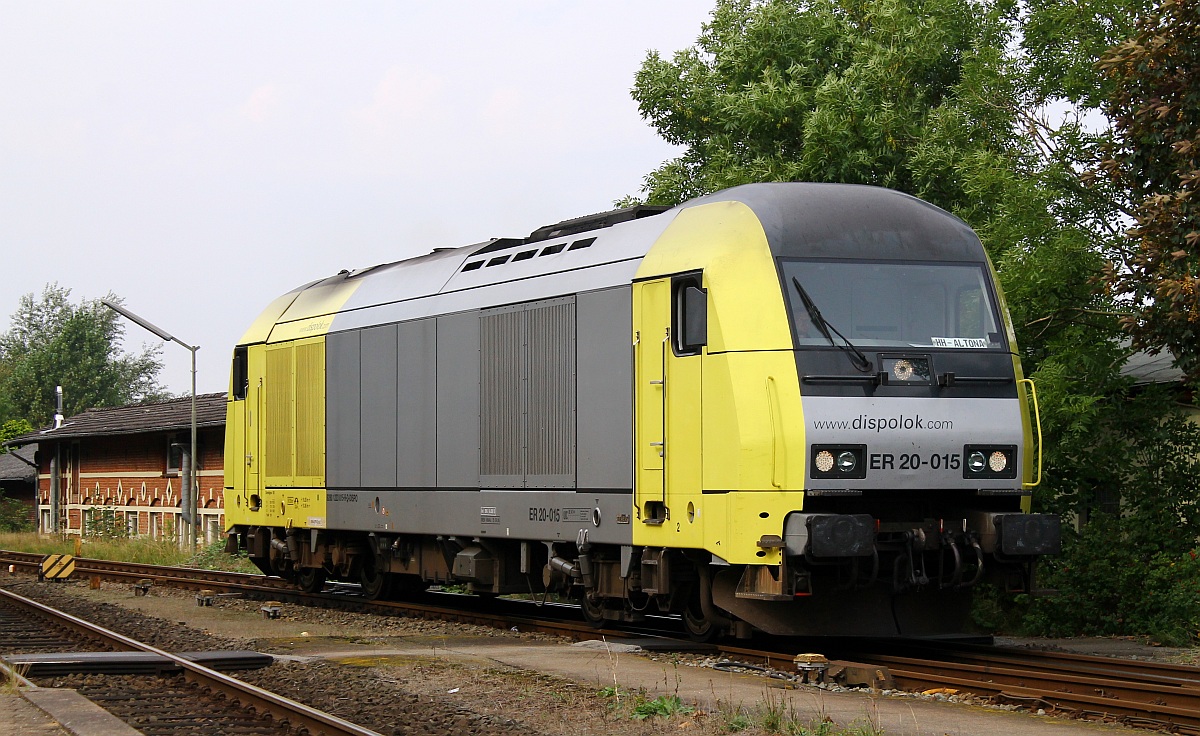 223 015-9/ER20-015(REV/MMAL/15.09.06, Verl/EWG/14.09.13)wurde von der NOB 81710 auf dem Weg nach Westerland mitgebracht und in Husum abgekuppelt und rumpelte dann in das Bw der NOB in Husum. Nahezu alle der bei der NOB eingestzten ER 20 Loks fahren mit mindestens einer Verlängerung rum(Ausnahme die gesehene 223 001). 08.09.2013