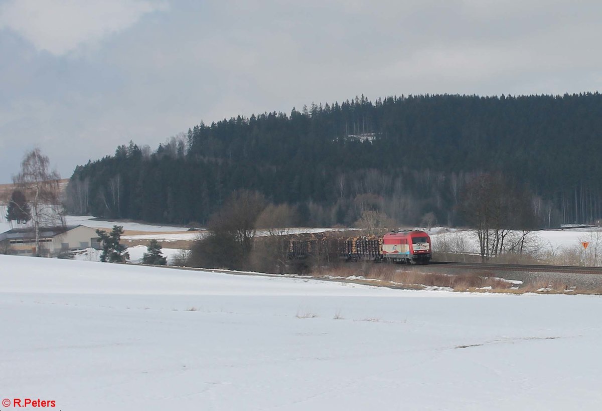 223 031 zieht bei Lengenfeld den Holzzug Schirnding - Deggendorf. 17.02.17