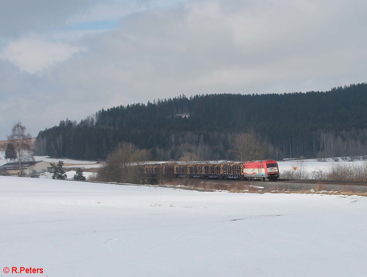 223 031 zieht bei Lengenfeld den Holzzug Schirnding - Deggendorf. 17.02.17