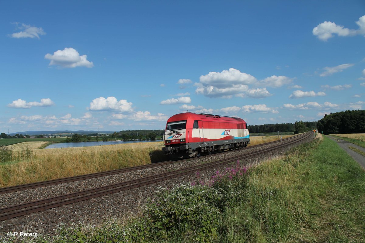 223 032 alias 420 12 rollte bei Oberteich in Richtung Cheb/Eger um ein Getreide/Düngemittelzug zu holen. 19.07.16