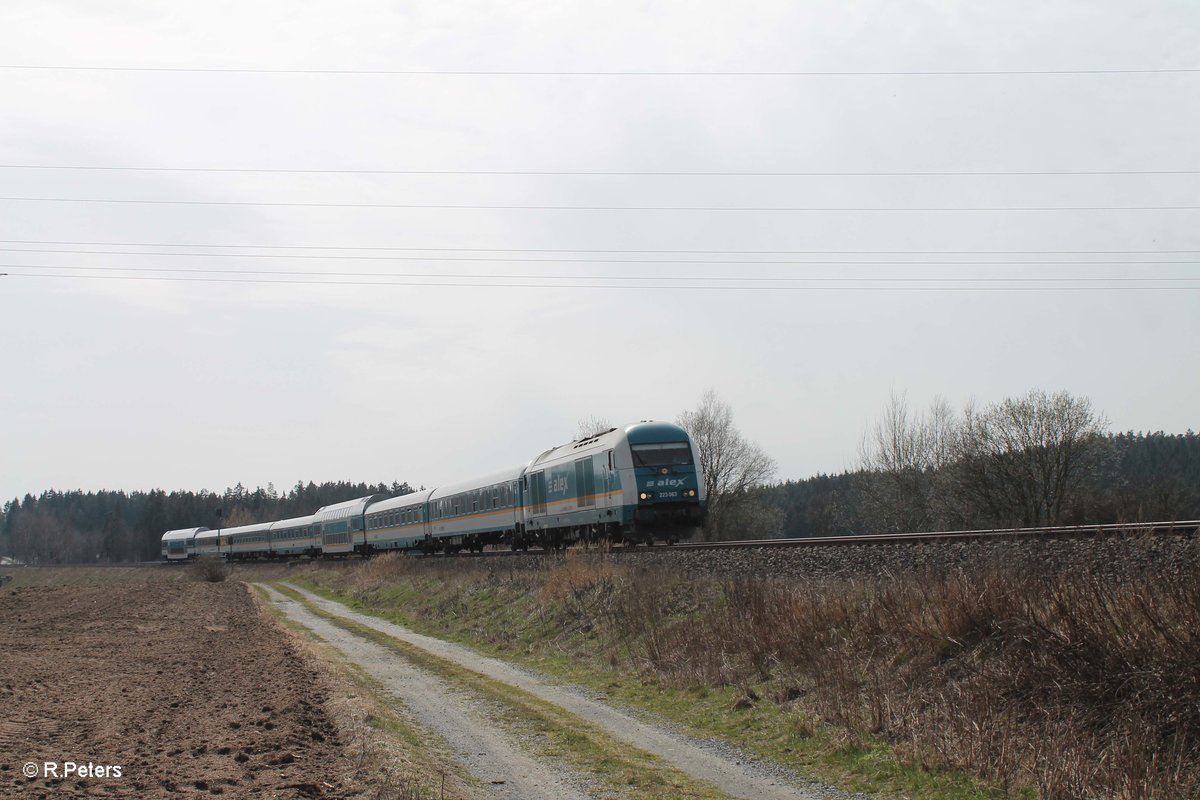 223 063 zieht bei Habnith bei Marktleuthen den ALX84106 München - Hof. 03.04.16