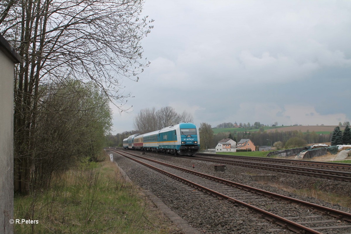 223 063 zieht bei Schönfeld den ALX84106 München - Hof.11.04.14