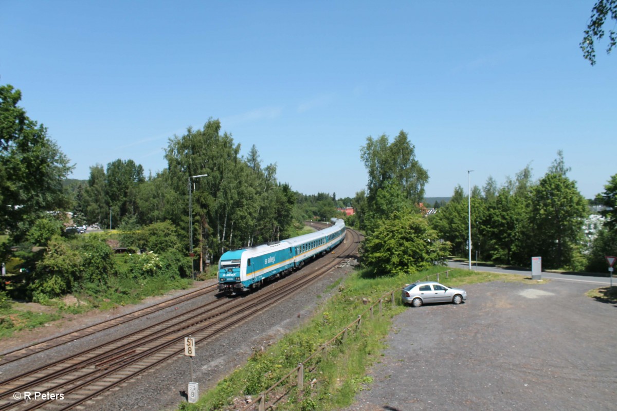 223 064 fährt mit dem ALX84113 Hof - München in Marktredwitz ein. 05.06.15