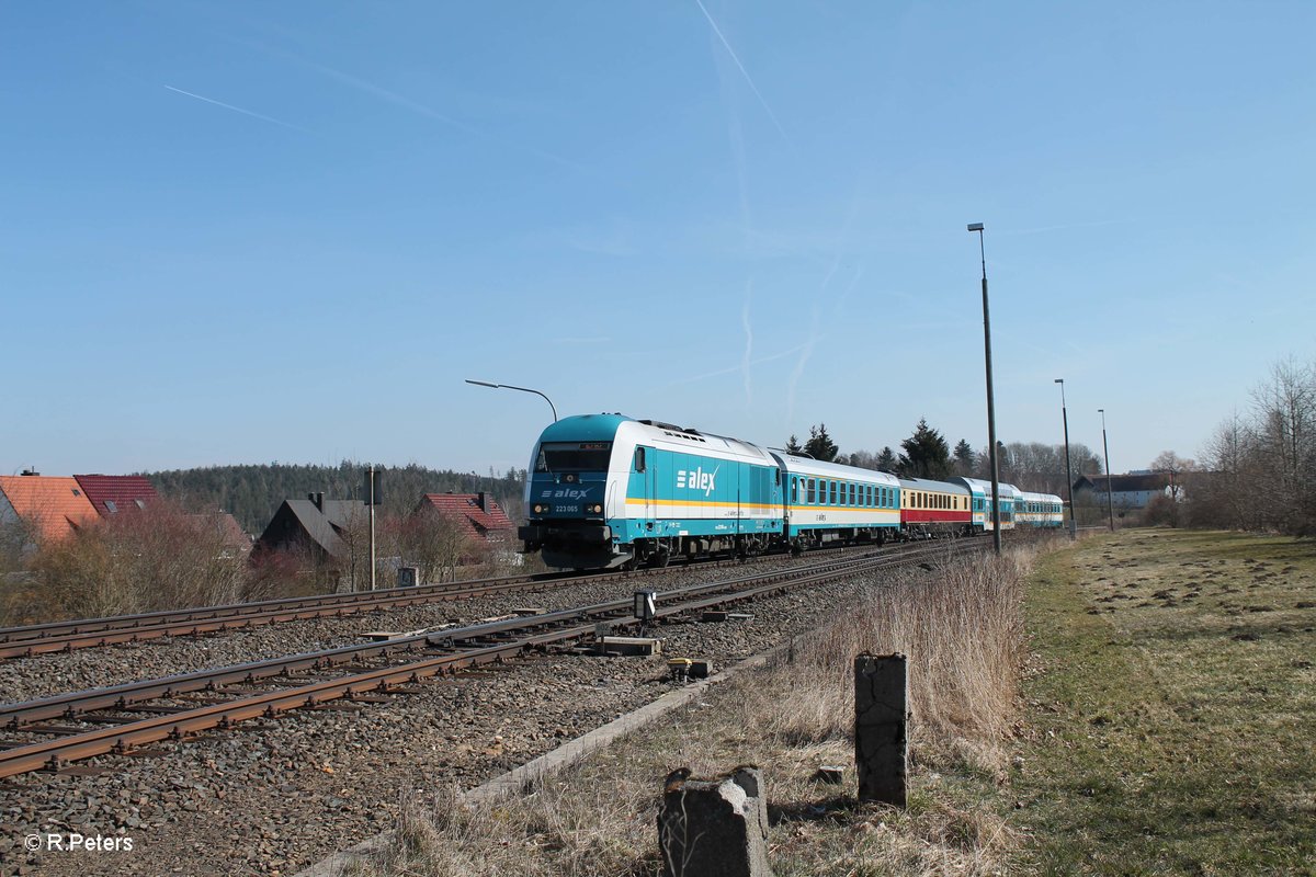 223 065 fährt in Pechbrunn mit dem ALX84104 München - Hof ein. 18.03.16