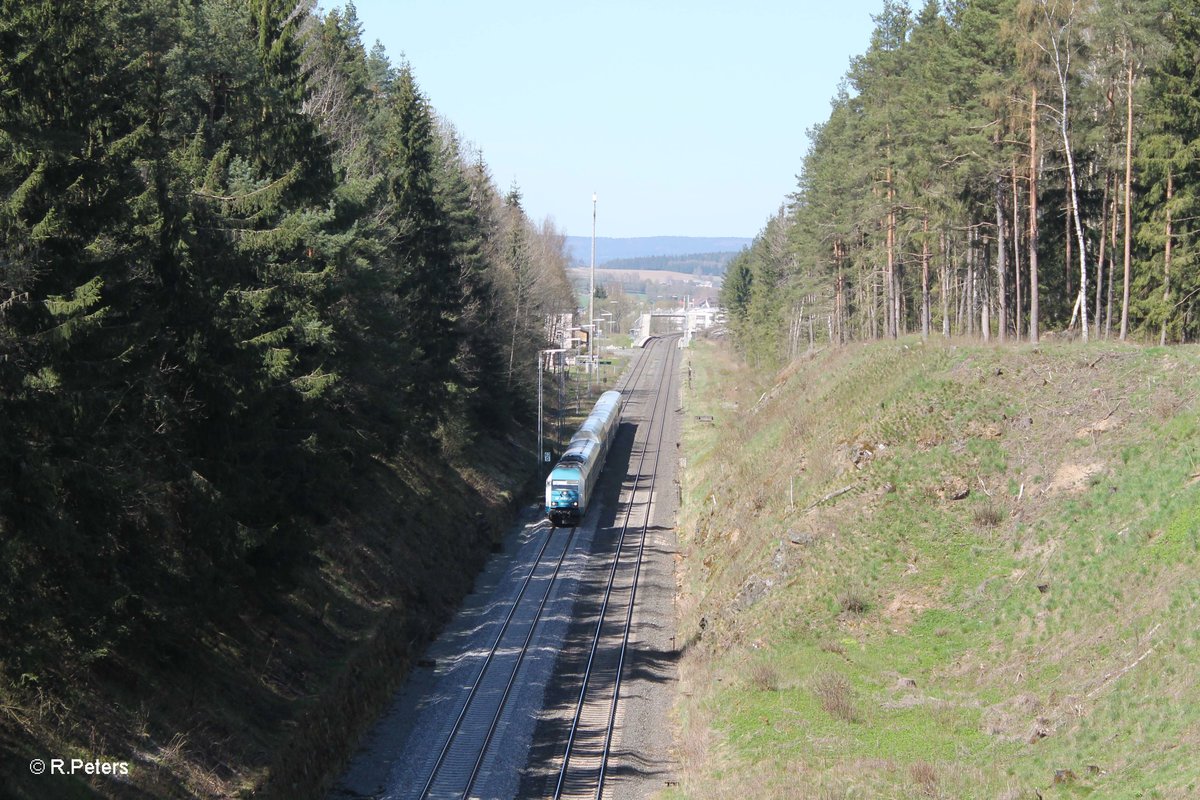 223 065 mit dem ALX84113 Hof - München bei Röslau. 21.04.16