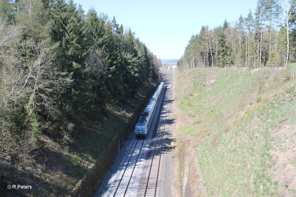 223 065 mit dem ALX84113 Hof - München bei Röslau. 21.04.16