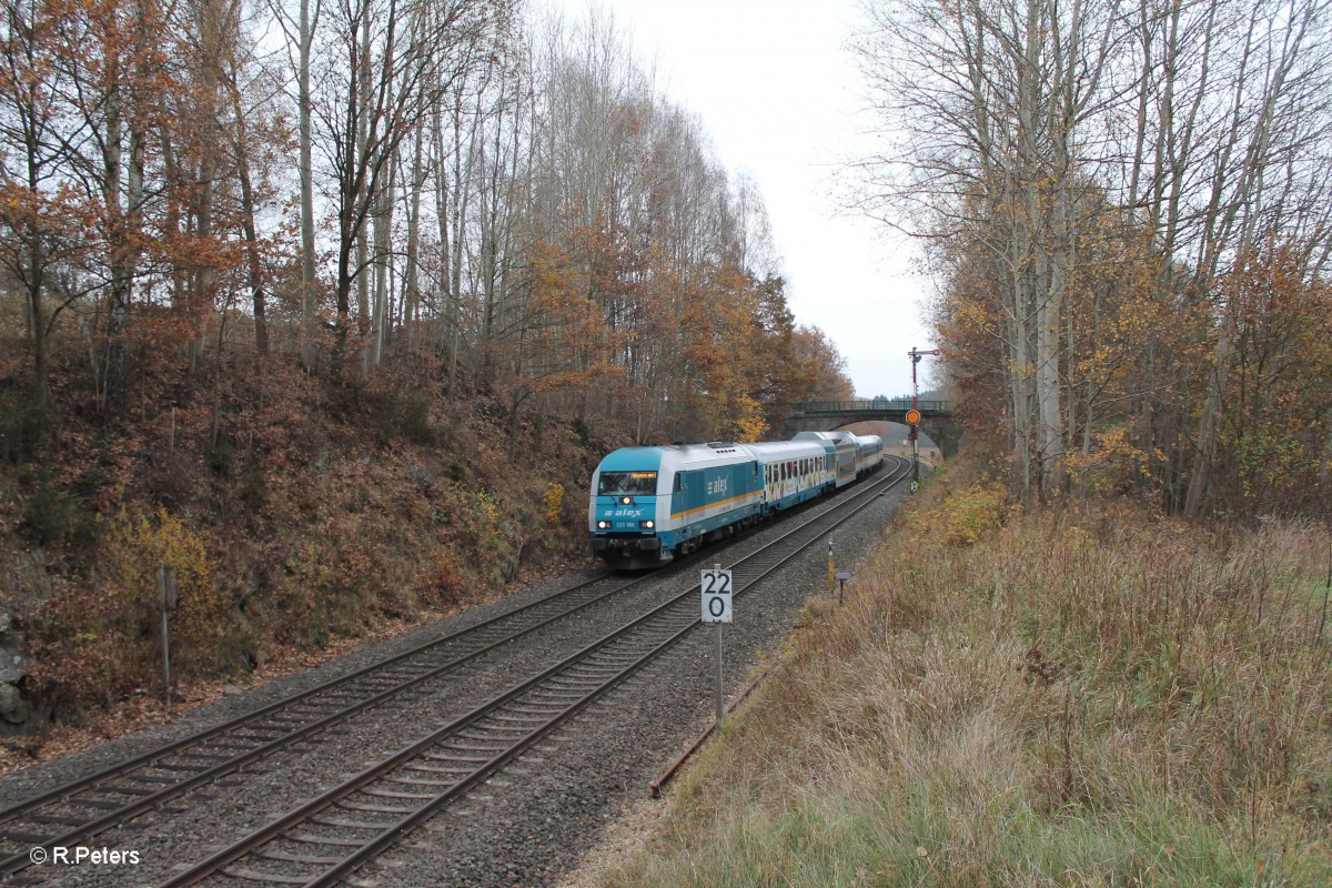 223 066 verlässt Reuth bei Erbendorf mit dem ALX84115 Hof - München. 09.11.14