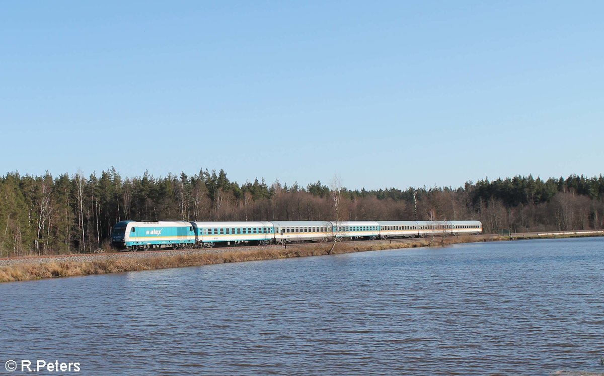 223 067 zieht den ALX79671 Mnchen -Hof sdlich von Wiesau bei den Waldseen. 05.04.20