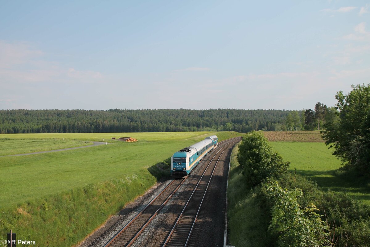 223 070 zieht bei Neudes den ALX RE2 79861 München - Hof. 11.06.21