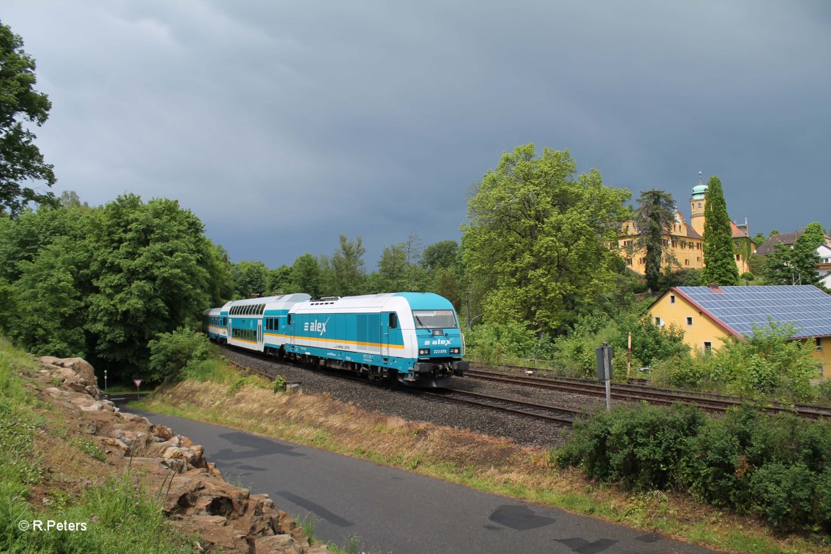 223 070 zieht zwischen einer Gewitterpause den ALX84115 Hof - München in Reuth bei Erbendorf. 24.05.14