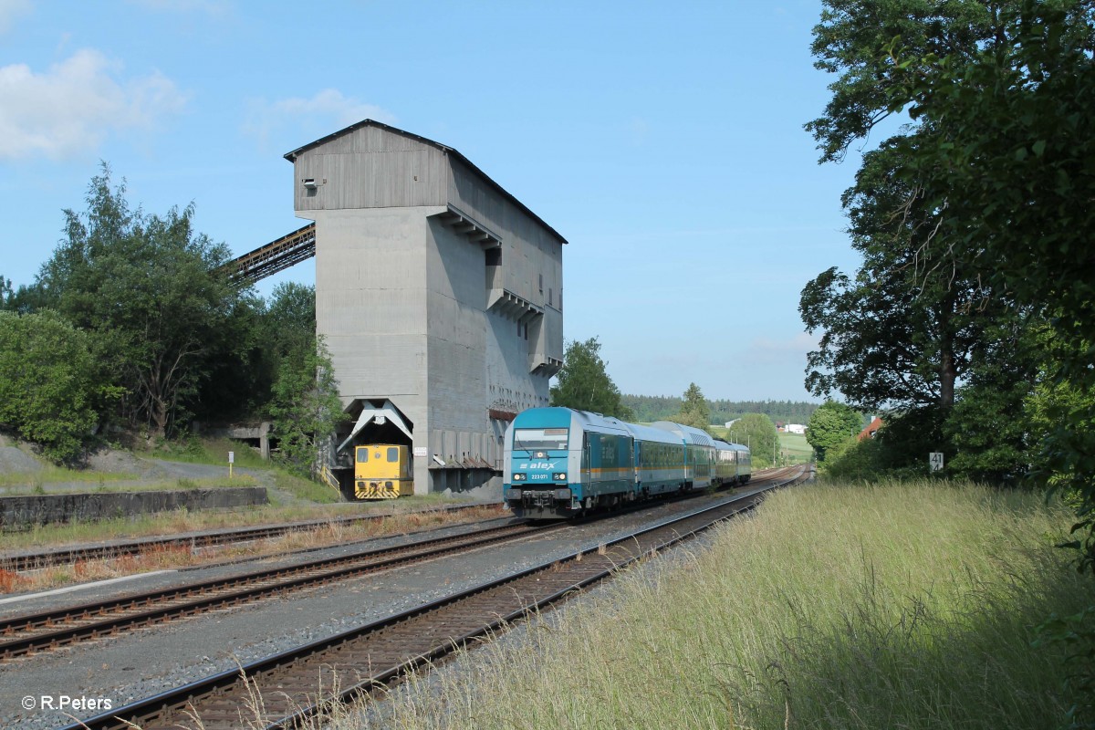 223 071 mit dem ALX84109 Hof - München in Pechbrunn. 17.06.15