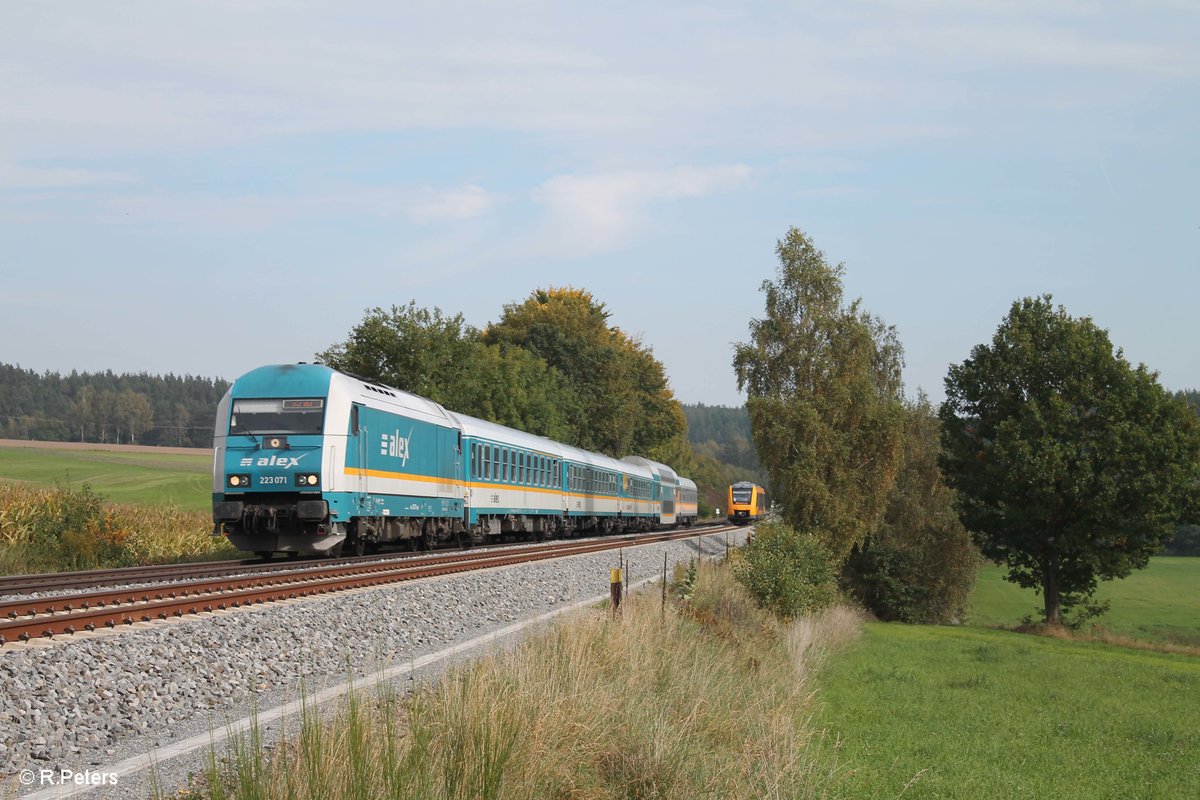 223 071 zieht bei Naabdemenreuth den verspäteten ALX84110 München - Hof. 30.09.17